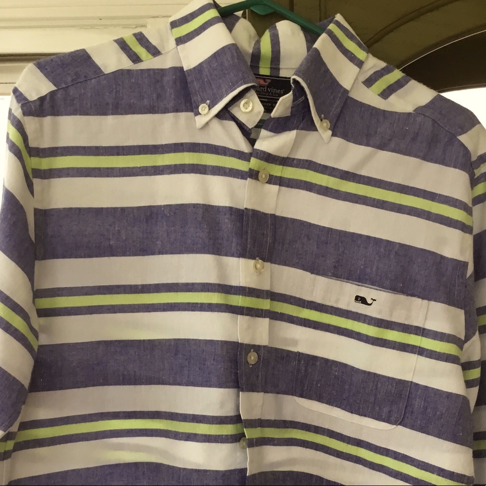 Men’s Vineyard Vines casual 50% linen shirt.